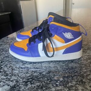 Kids 1 Mid Nike Sneakers